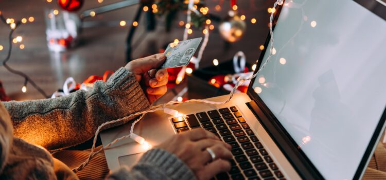 Strong Holiday Spending Expected Despite Economic Uncertainty