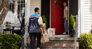 Amazon closes go and fresh stores